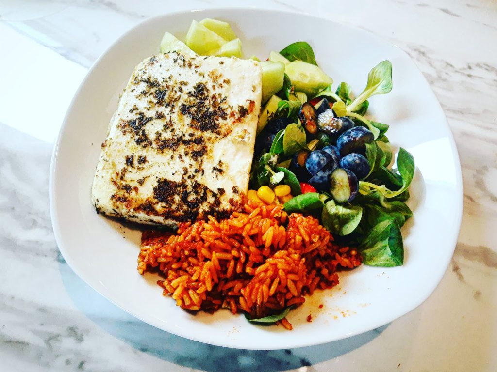 Simply Grill & Pfannengenuss - in der Pfanne angebraten und mit Tomatenreis und fruchtigem Salatmix serviert.